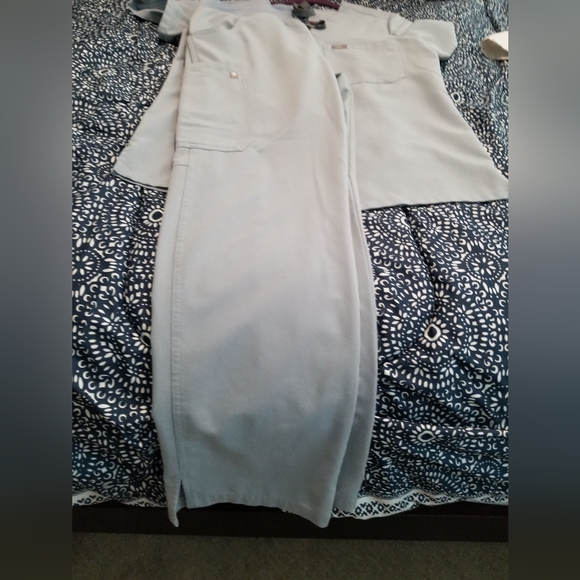 Figs Scrub Set - Picture 3 of 4